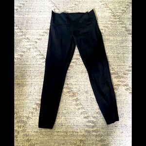 Lululemon Athletica wonder under EUC black 28” lace sides leggings size 12